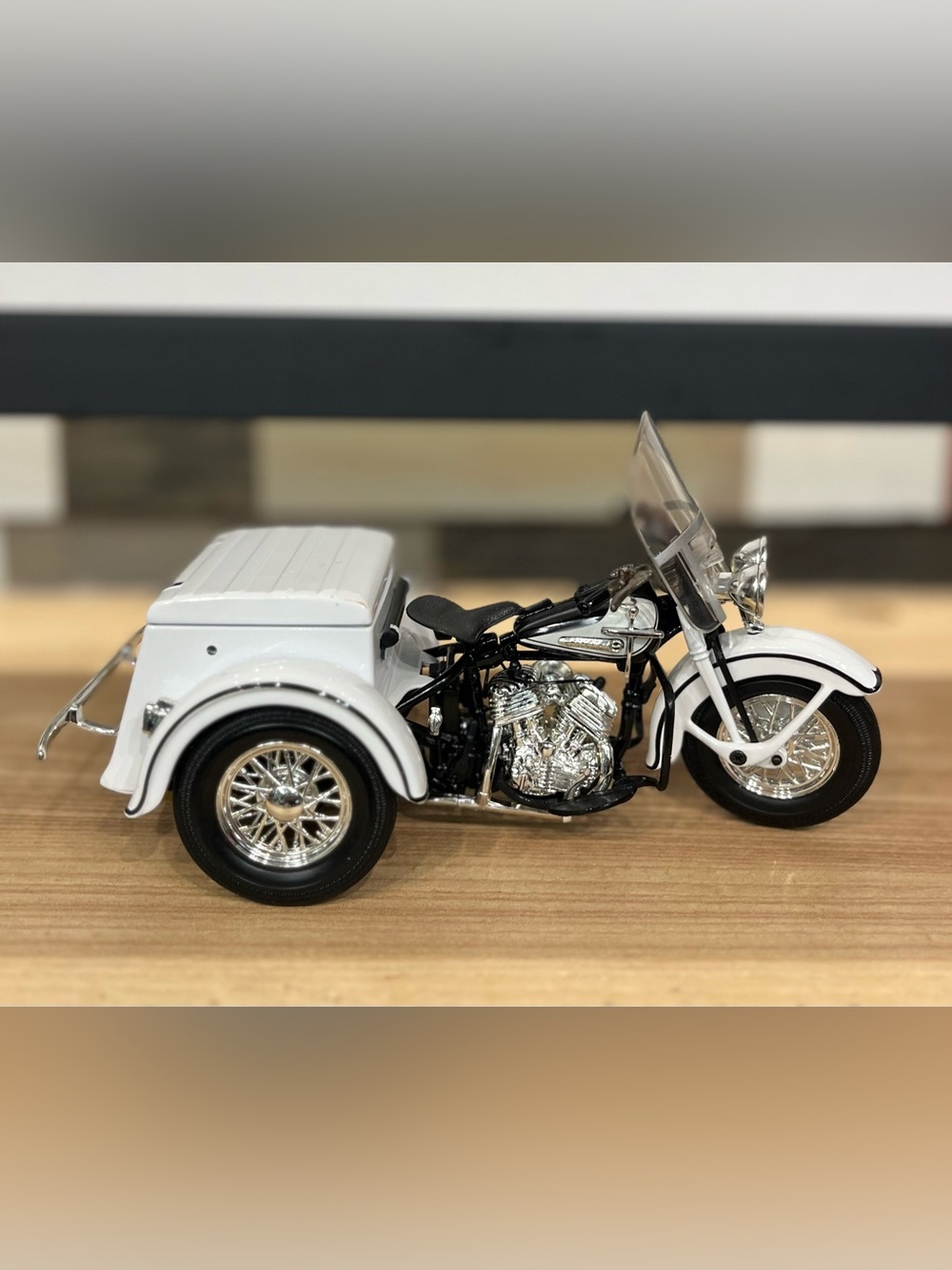 1947 Harley Davidson Police Servi-Car coin bank - Picture 8 of 10